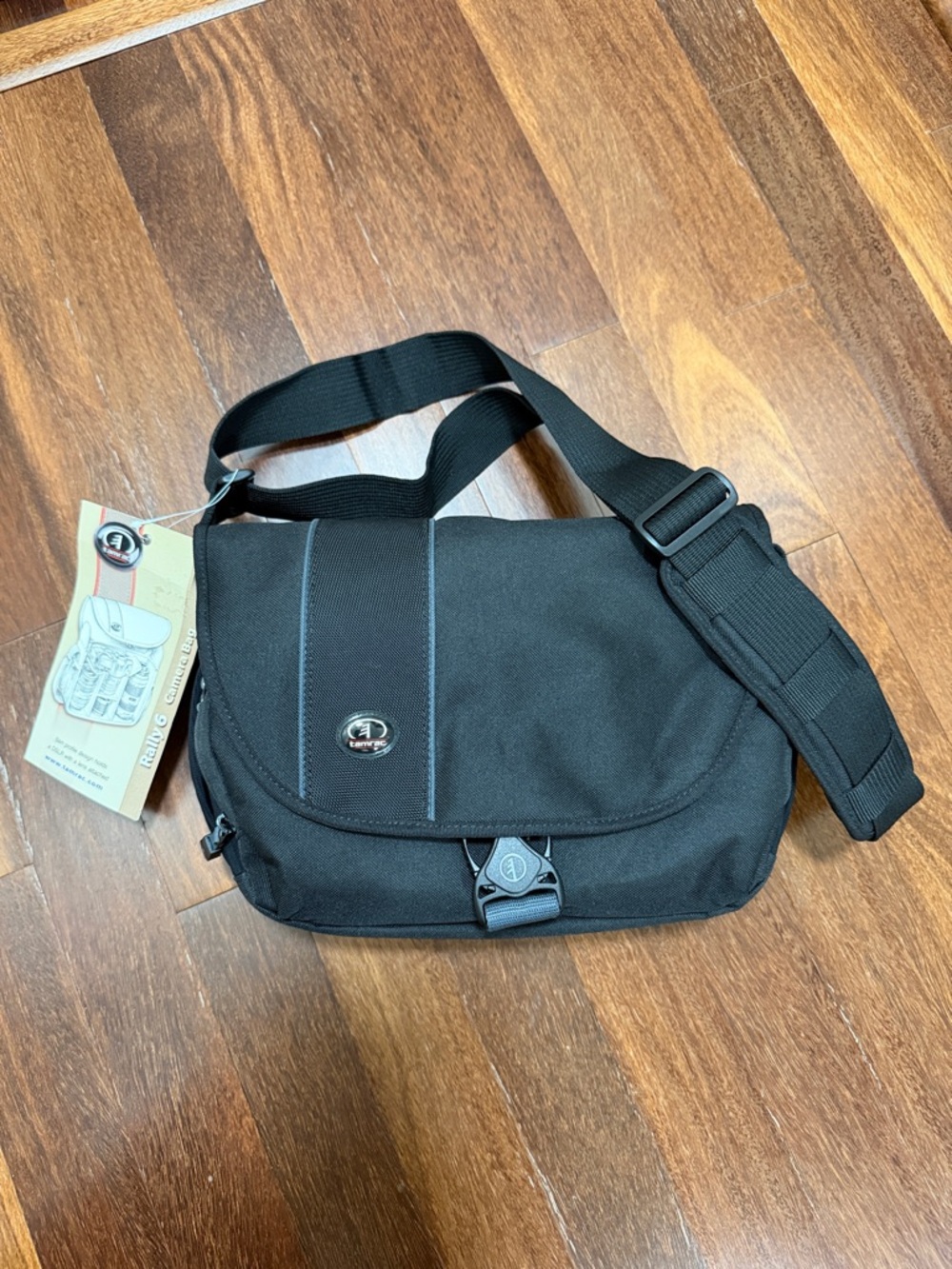 NWT Tamrac Black Rally 6 Messenger Camera Bag